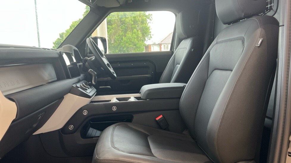 Used Land Rover Defender 2024 for sale - 76007902: Photo 3
