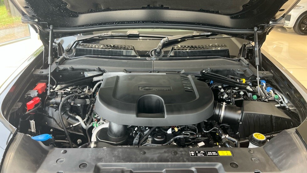 Used Land Rover Defender 2024 for sale - 76007902: Photo 30