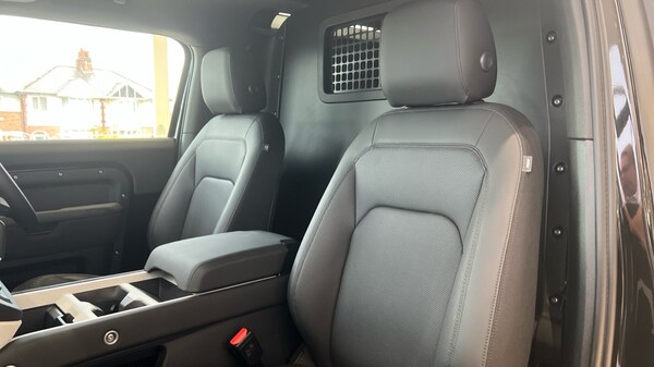 Used Land Rover Defender 2024 for sale - 76007902: Photo 4