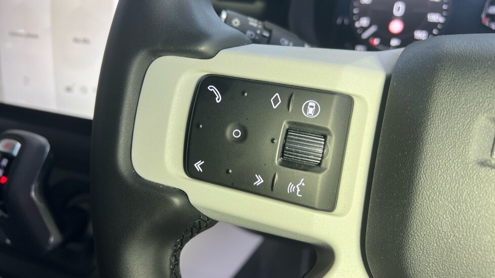Used Land Rover Defender 2024 for sale - 76007902: Photo 63