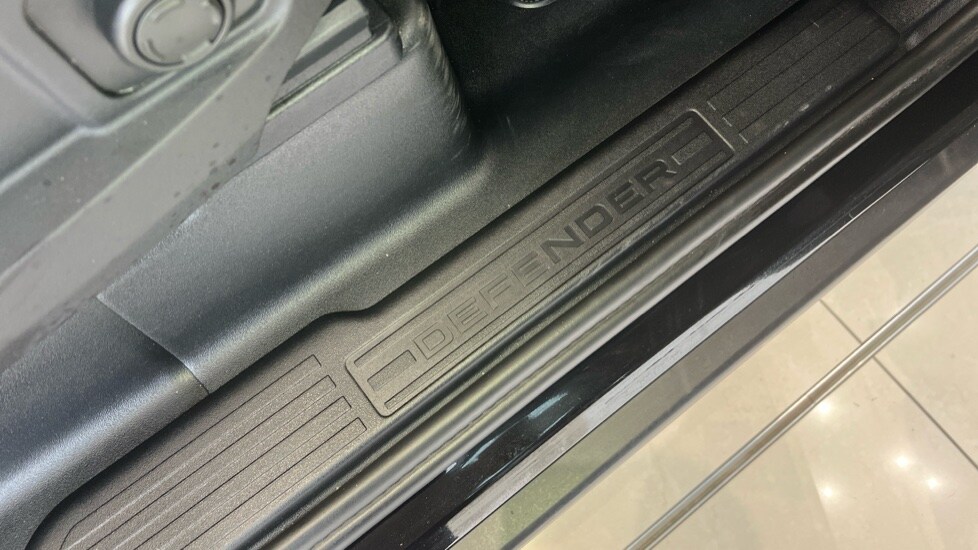 Used Land Rover Defender 2024 for sale - 76007902: Photo 68