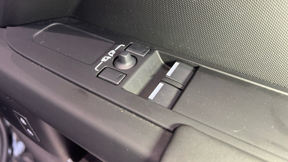 Used Land Rover Defender 2024 for sale - 76007902: Photo 70