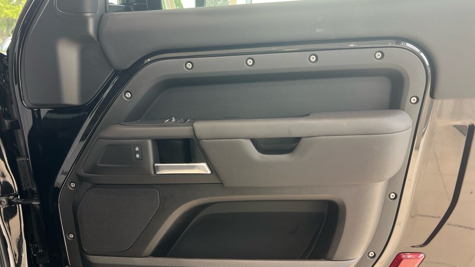 Used Land Rover Defender 2024 for sale - 76007902: Photo 71