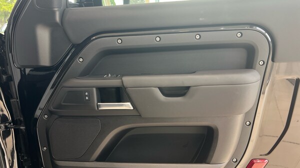 Used Land Rover Defender 2024 for sale - 76007902: Photo 71