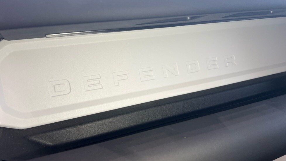 Used Land Rover Defender 2024 for sale - 76007902: Photo 77