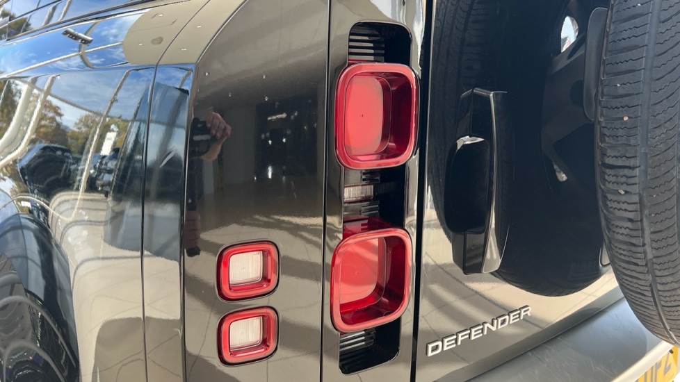 Used Land Rover Defender 2022 for sale - 76146085: Photo 19
