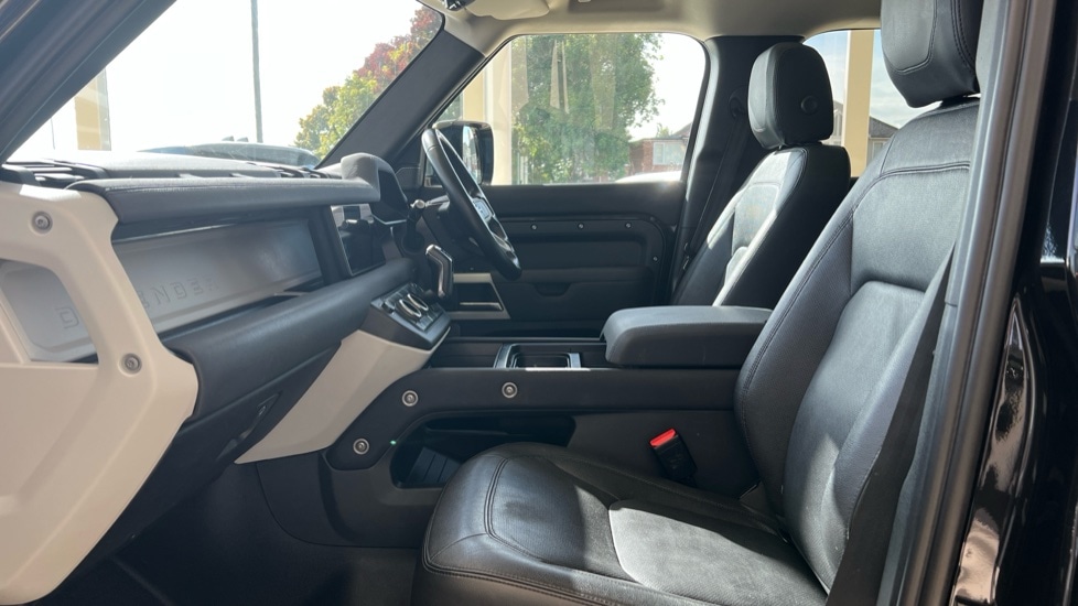 Used Land Rover Defender 2022 for sale - 76146085: Photo 3