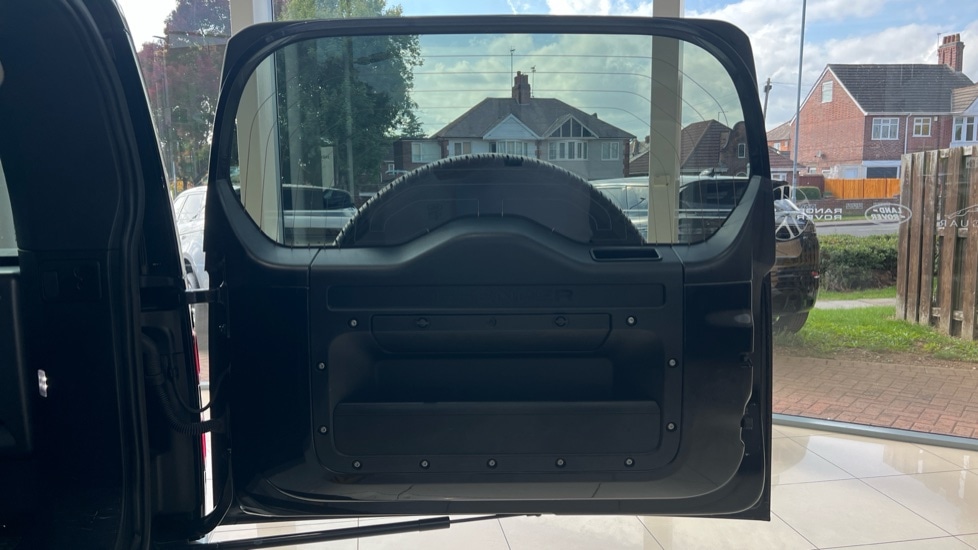 Used Land Rover Defender 2022 for sale - 76146085: Photo 35