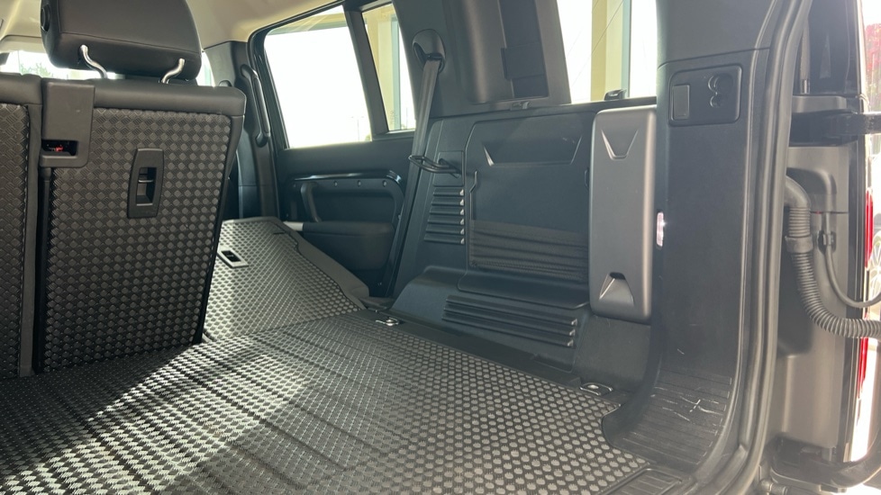 Used Land Rover Defender 2022 for sale - 76146085: Photo 36