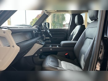 Used Land Rover Defender 2022 for sale - 76146085: Photo 3