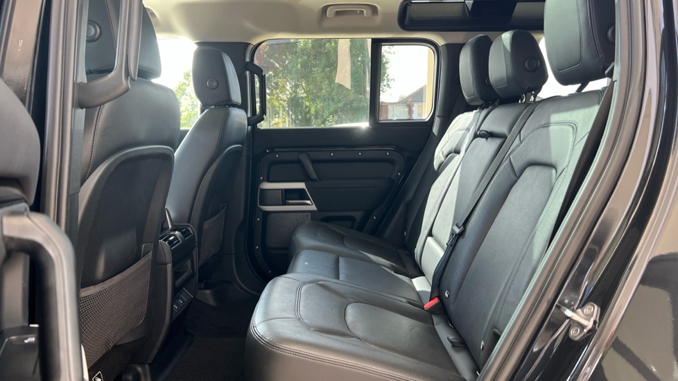 Used Land Rover Defender 2022 for sale - 76146085: Photo 4