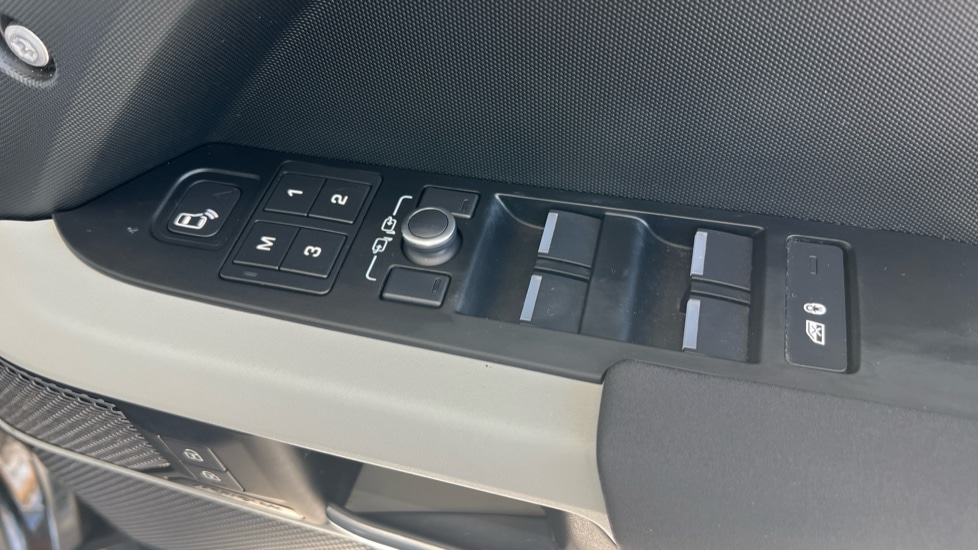 Used Land Rover Defender 2022 for sale - 76146085: Photo 73