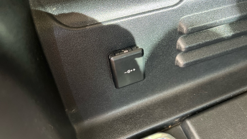 Used Land Rover Defender 2022 for sale - 76146085: Photo 81