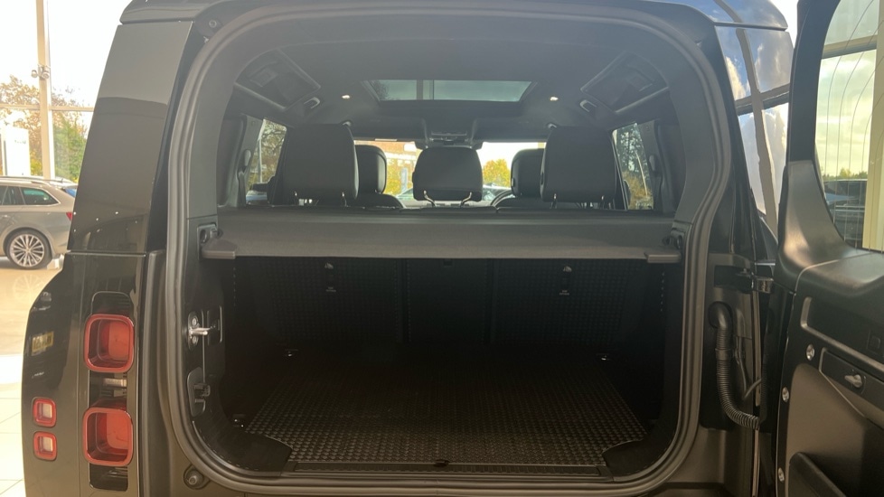 Used Land Rover Defender 2025 for sale - 76384340: Photo 10