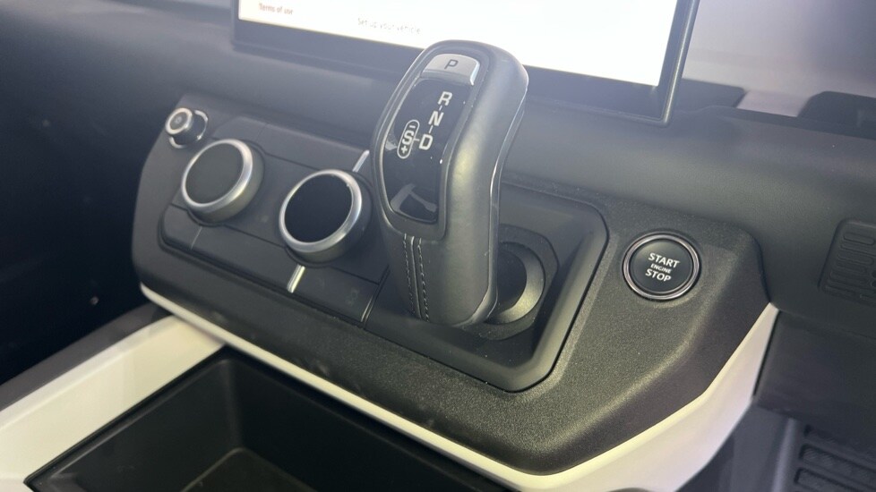 Used Land Rover Defender 2025 for sale - 76384340: Photo 13
