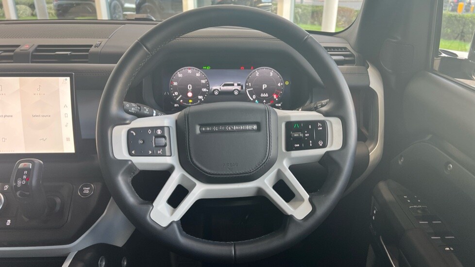 Used Land Rover Defender 2025 for sale - 76384340: Photo 15