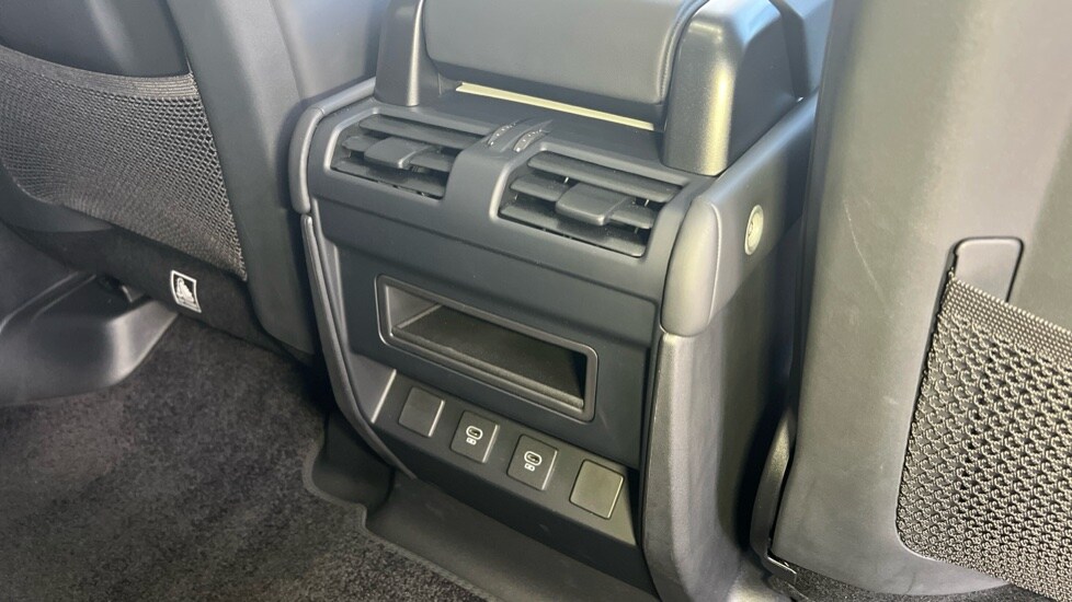 Used Land Rover Defender 2025 for sale - 76384340: Photo 18