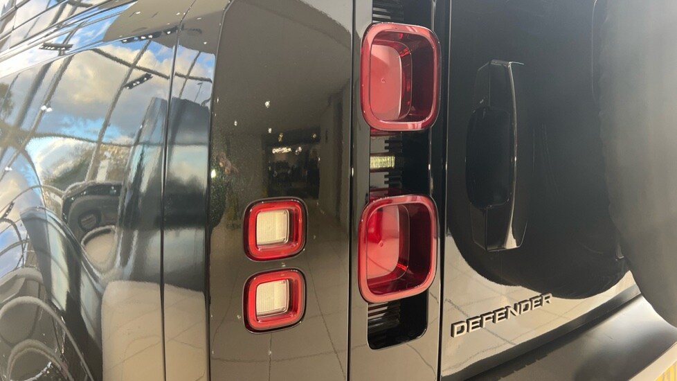 Used Land Rover Defender 2025 for sale - 76384340: Photo 19