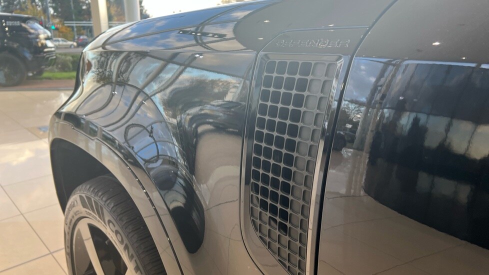 Used Land Rover Defender 2025 for sale - 76384340: Photo 20