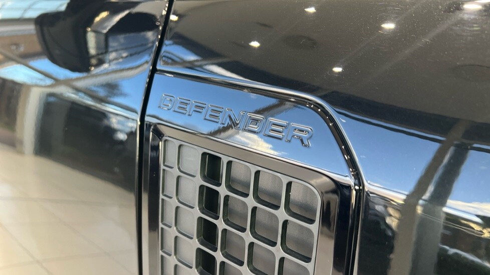 Used Land Rover Defender 2025 for sale - 76384340: Photo 22