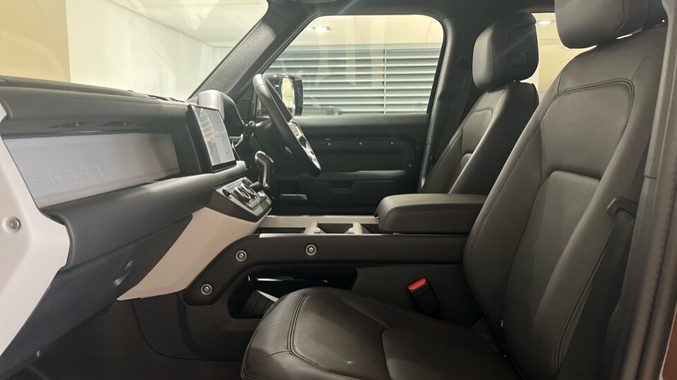 Used Land Rover Defender 2025 for sale - 76384340: Photo 3