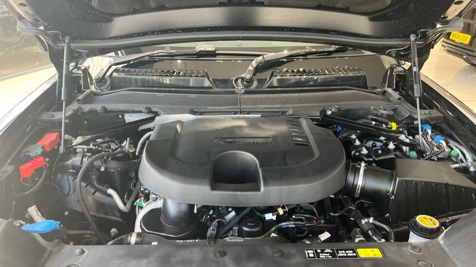 Used Land Rover Defender 2025 for sale - 76384340: Photo 30