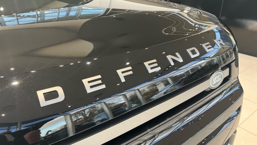Used Land Rover Defender 2025 for sale - 76384340: Photo 36