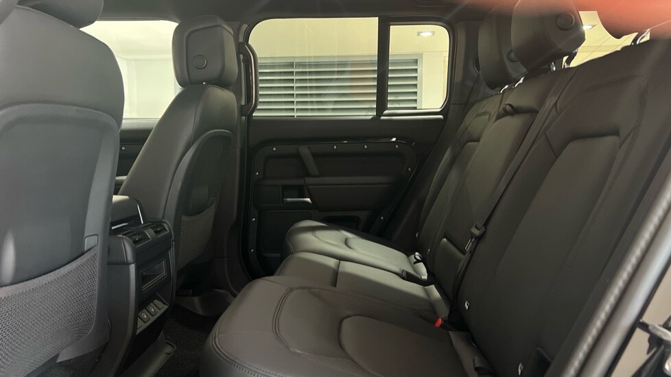 Used Land Rover Defender 2025 for sale - 76384340: Photo 4