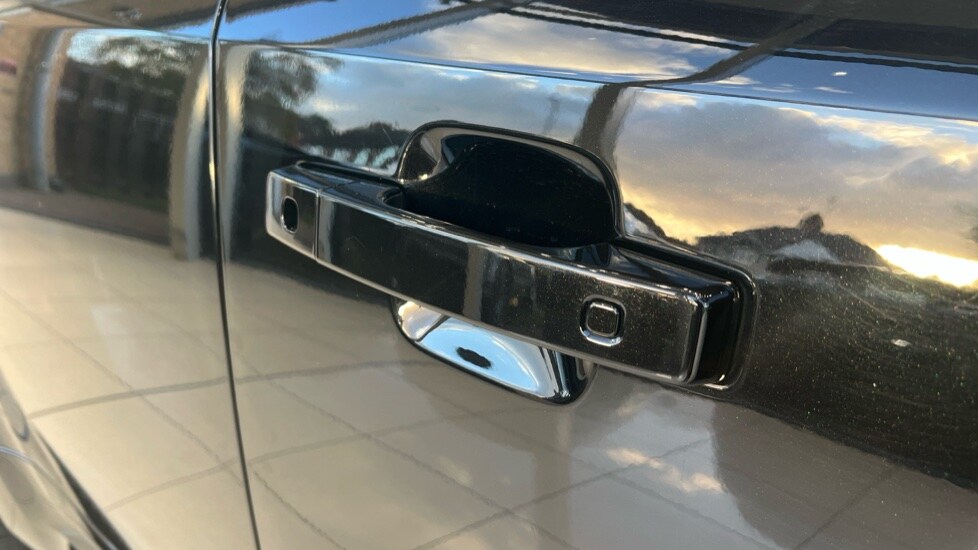 Used Land Rover Defender 2025 for sale - 76384340: Photo 41