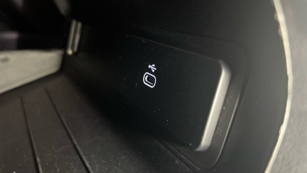 Used Land Rover Defender 2025 for sale - 76384340: Photo 70