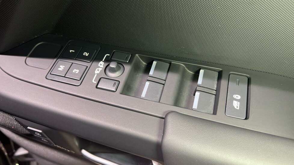 Used Land Rover Defender 2025 for sale - 76384340: Photo 75