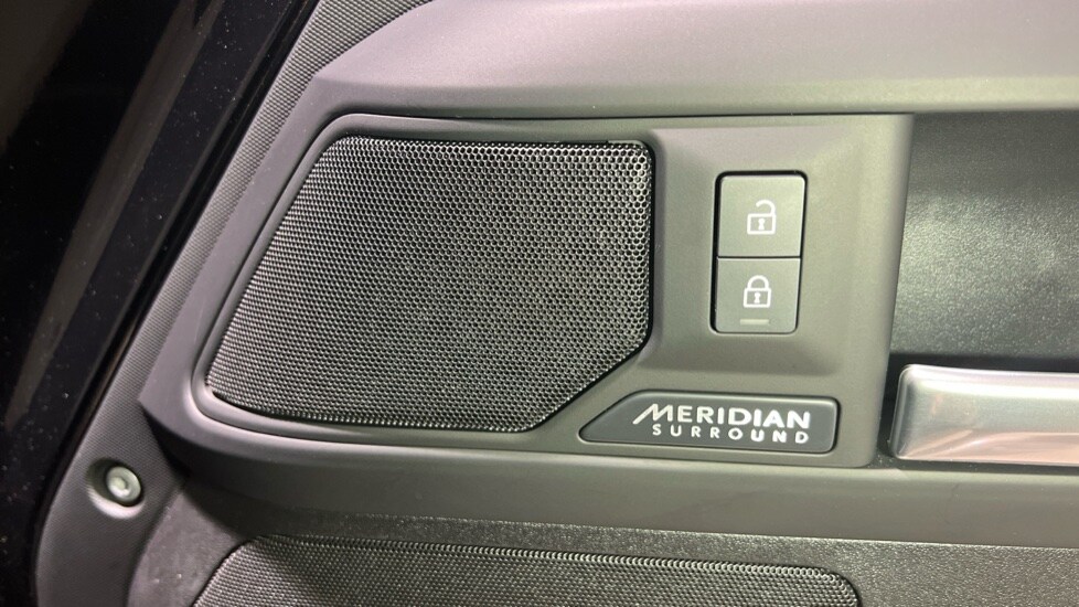 Used Land Rover Defender 2025 for sale - 76384340: Photo 76