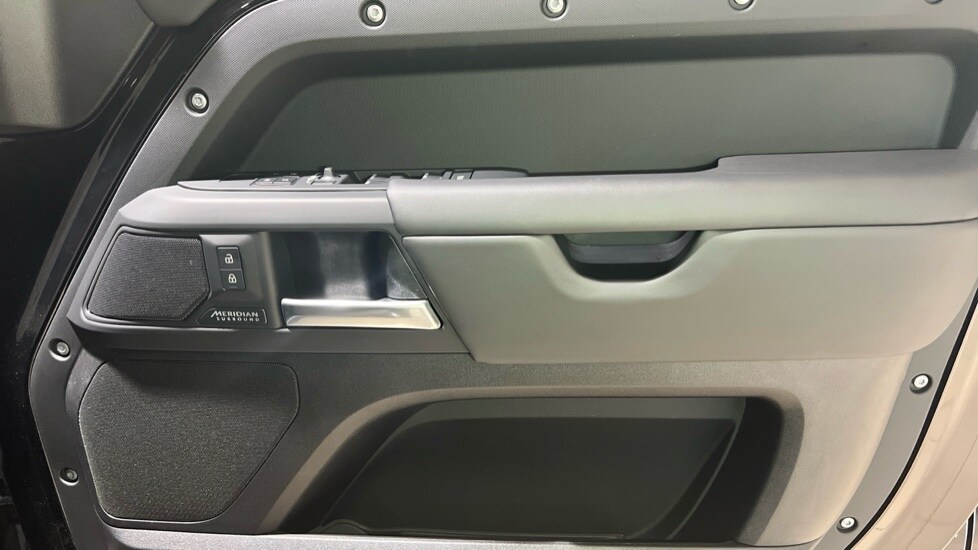 Used Land Rover Defender 2025 for sale - 76384340: Photo 77