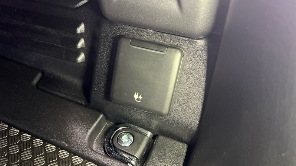 Used Land Rover Defender 2025 for sale - 76384340: Photo 82