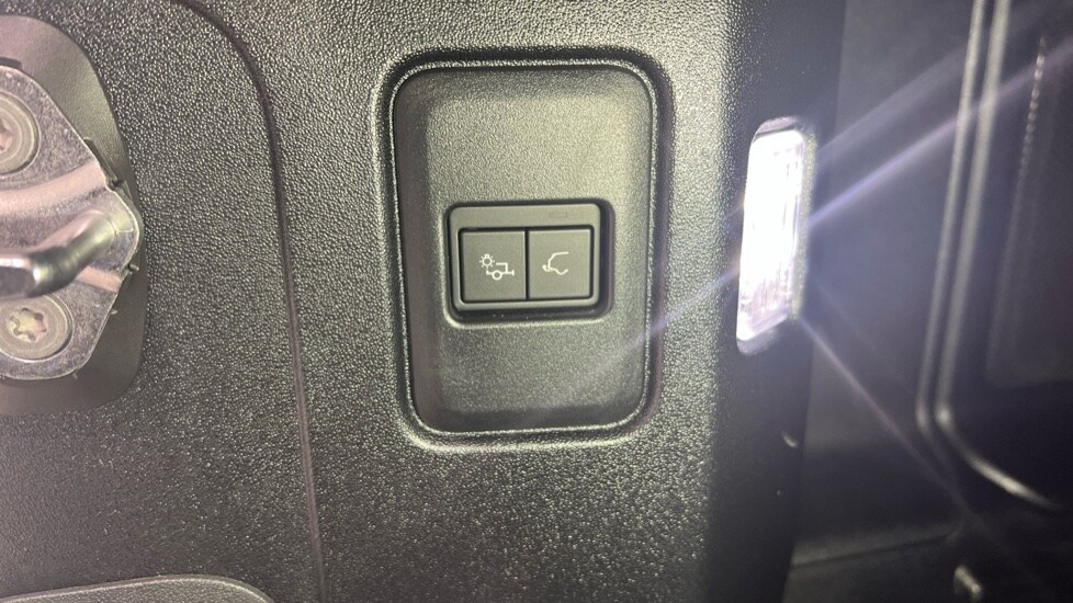 Used Land Rover Defender 2025 for sale - 76384340: Photo 83