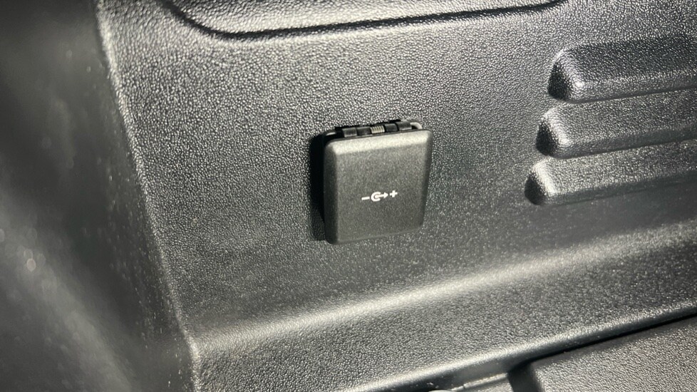 Used Land Rover Defender 2025 for sale - 76384340: Photo 84