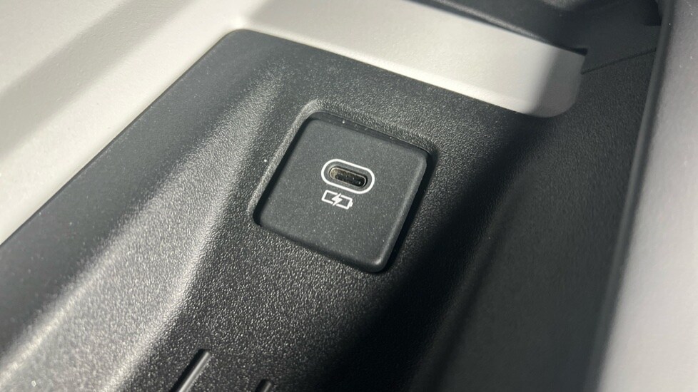 Used Land Rover Defender 2025 for sale - 76384340: Photo 85