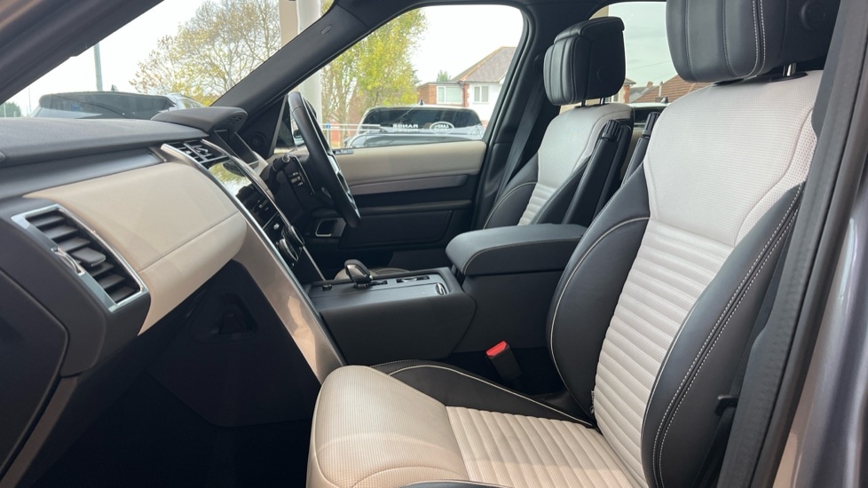 Used Land Rover Discovery 2024 for sale - 76575187: Photo 3