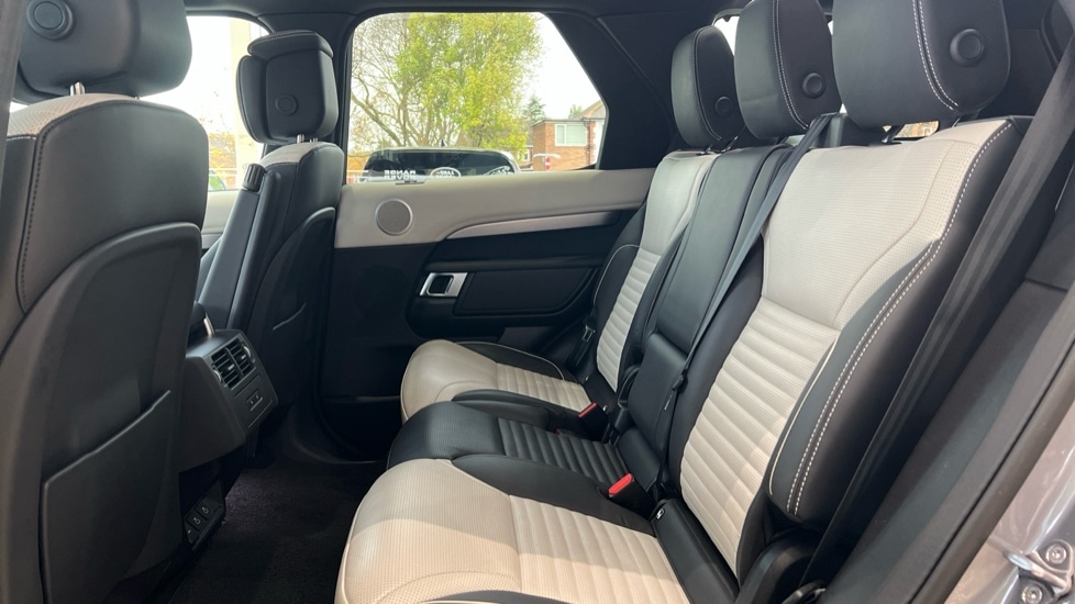 Used Land Rover Discovery 2024 for sale - 76575187: Photo 4