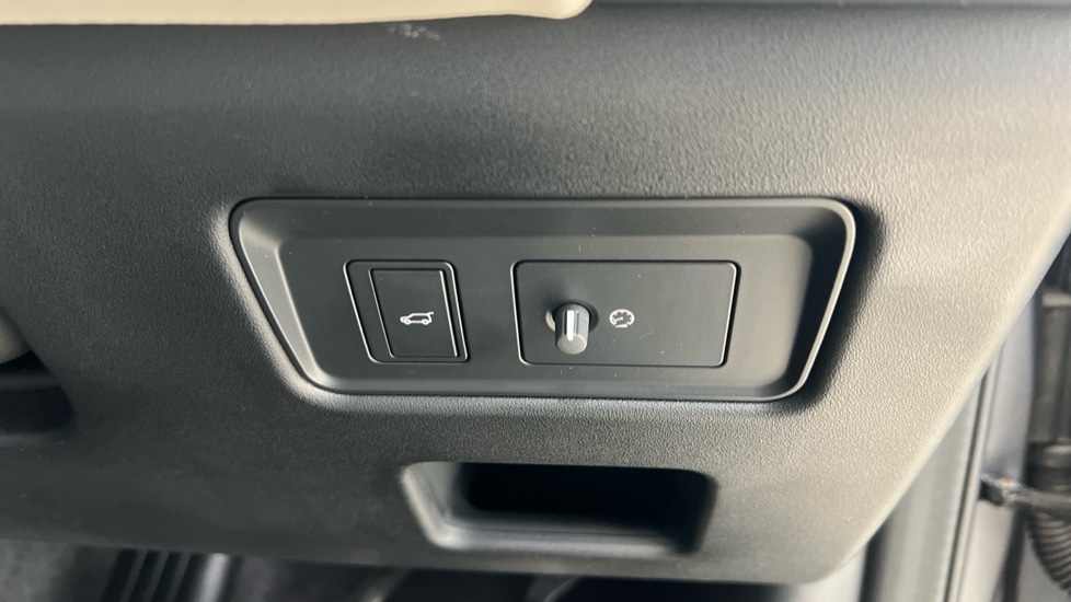 Used Land Rover Discovery 2024 for sale - 76575187: Photo 74