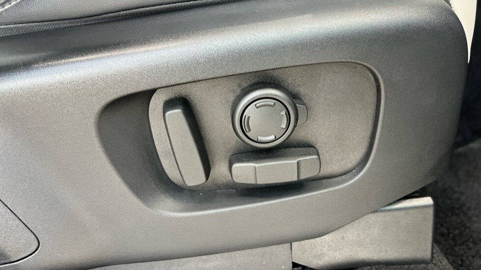 Used Land Rover Discovery 2024 for sale - 76575187: Photo 75