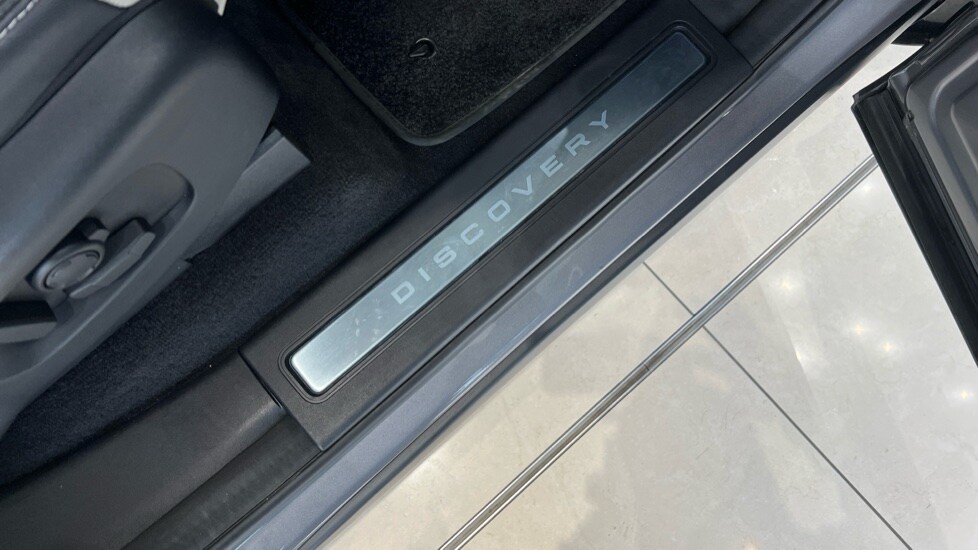 Used Land Rover Discovery 2024 for sale - 76575187: Photo 76