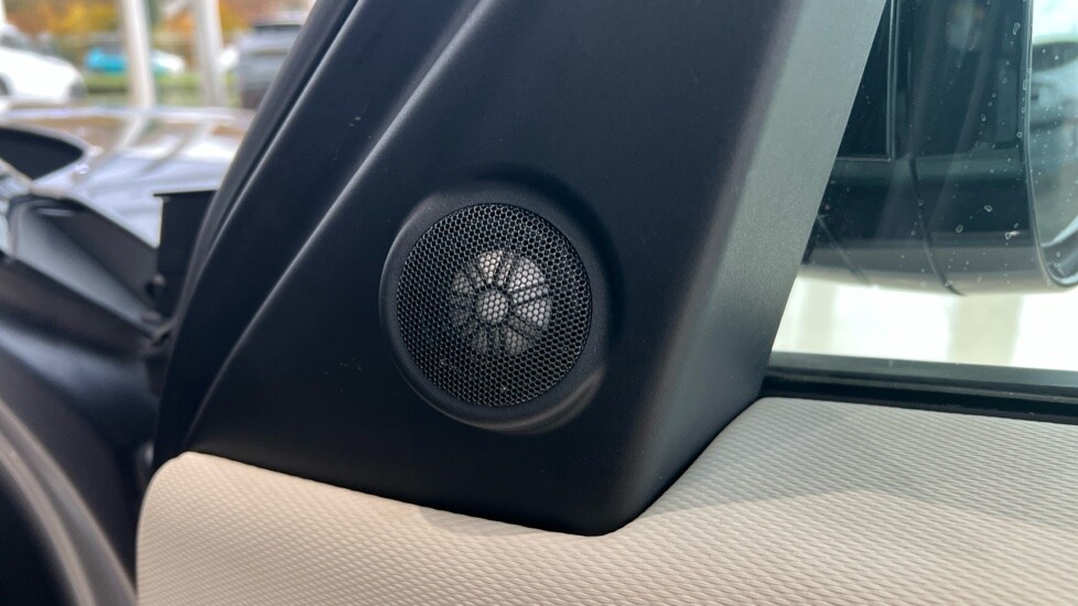 Used Land Rover Discovery 2024 for sale - 76575187: Photo 77