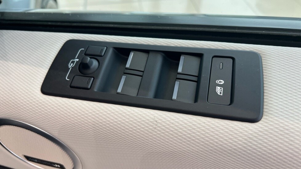 Used Land Rover Discovery 2024 for sale - 76575187: Photo 78