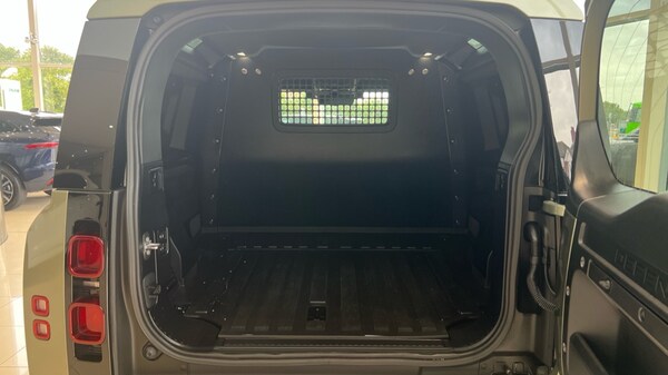 Used Land Rover Defender 2025 for sale - 76234105: Photo 10