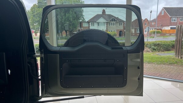 Used Land Rover Defender 2025 for sale - 76234105: Photo 34