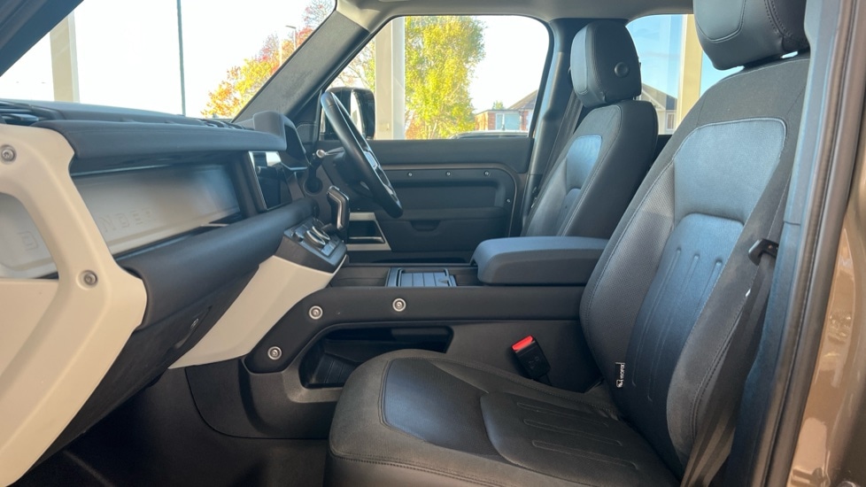 Used Land Rover Defender 2020 for sale - 76338864: Photo 3