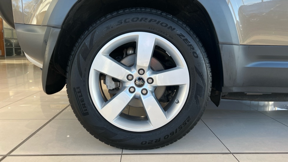 Used Land Rover Defender 2020 for sale - 76338864: Photo 32