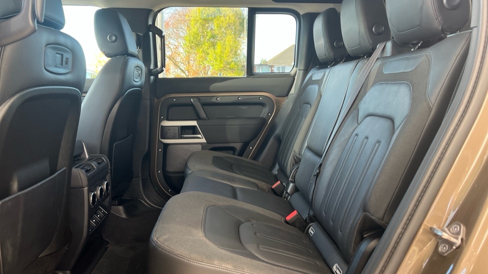 Used Land Rover Defender 2020 for sale - 76338864: Photo 4