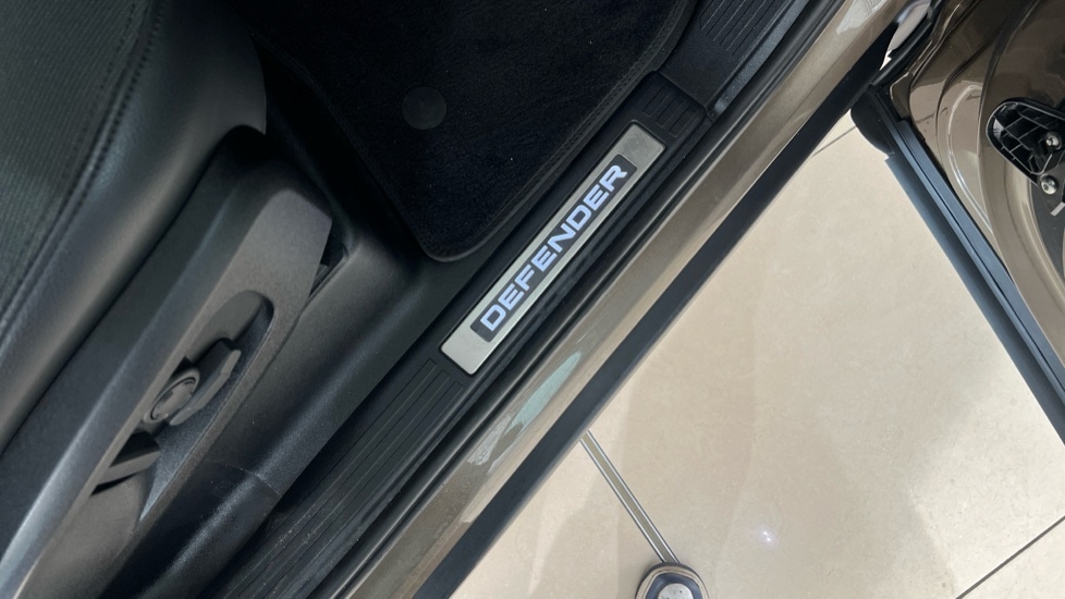 Used Land Rover Defender 2020 for sale - 76338864: Photo 75